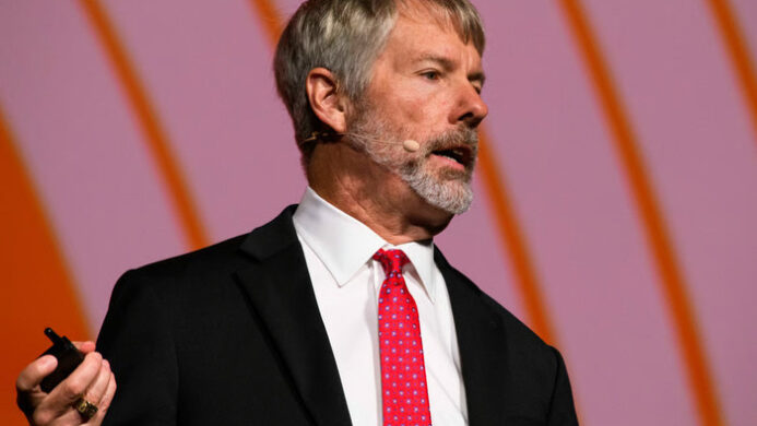 MicroStrategy Akan Borong Bitcoin Lagi? Michael Saylor Buka Suara!