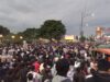 Ribuan orang nobar pertandingan sepak bola Indonesia vs Jepang di Alun alun Purwokerto Selasa 10 Juni 2025 (Foto Asep)