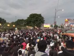 Ribuan Orang Nobar Sepak Bola di Alun-alun Purwokerto