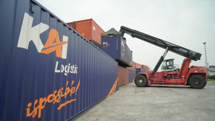 Kereta Api Kontainer