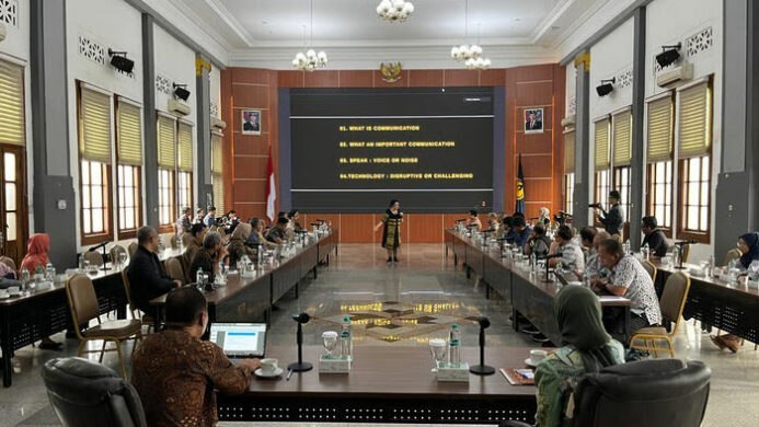 Sambutan Pembuka Rosma Handayani Direktur SDM & Umum PT KAI dalam Sesi Berbagi Inspiratif