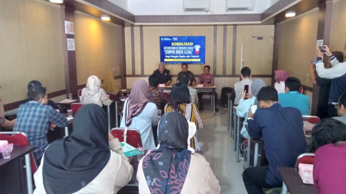 Sosialisasi gempur rokok ilegal Bea Cukai Purwokerto rangkul insan penyiaran pada Selasa 24 Juni 2025 (Foto Asep)