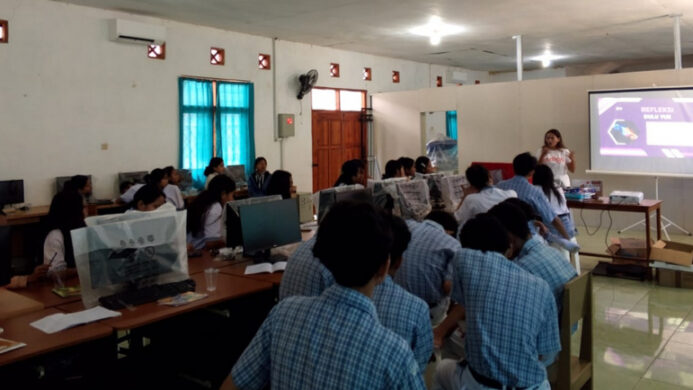 Telkom Indonesia Kenalkan AI dan Lean Canvas ke Pelajar SMK di Labuan Bajo dalam Rangkaian AI Connect