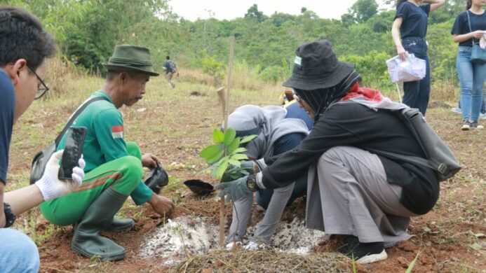 Sambut Plastic Free July LindungiHutan Dorong Aksi Penanaman Pohon