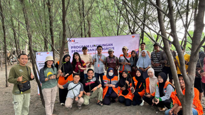 KAI Logistik Tanam 2 000 Mangrove