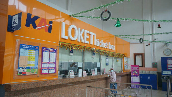 Loket penjualan tiket di stasiun