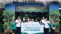 Bangun Benteng Hijau, PT Hino Finance Indonesia Tanam Ribuan Mangrove di Wonorejo, Surabaya