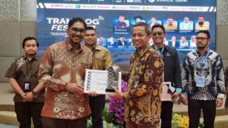 Dukung Pendidikan Logistik, KAI Logistik Raih Penghargaan Translog Fest 2025