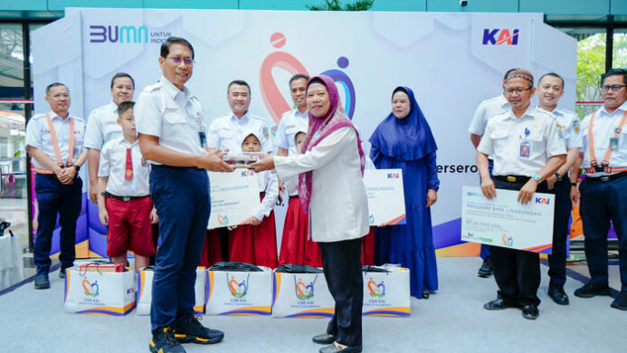 KAI Divre III Palembang Salurkan program TJSL