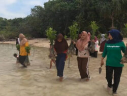 Perempuan Penjaga Pesisir: Mak Jah dan Teh Aas, Simbol Gerakan Hijau