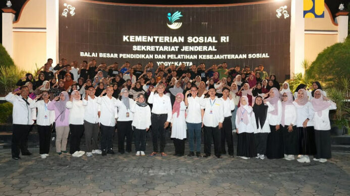 Siapkan Sekolah Rakyat Berkualitas, Menteri Dody Disambut Hangat Siswa