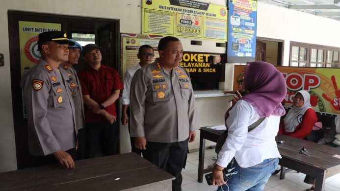 Kapolresta Cilacap Kunker ke Polsek Distrik Kota Jalin Dialog dengan Masyarakat