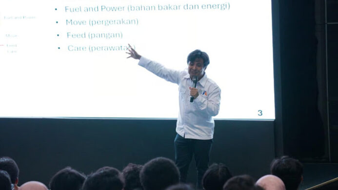 Dosen Fakultas Teknik Pertambangan dan Perminyakan ITB Imam Santoso menyampaikan materi dalam Sosialisasi MediaMIND di ITB Bandung
