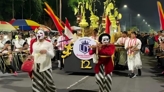 Salah satu penampilan peserta festival kenthongan pada Sabtu 23 Agustus 2025 (Foto Asep)