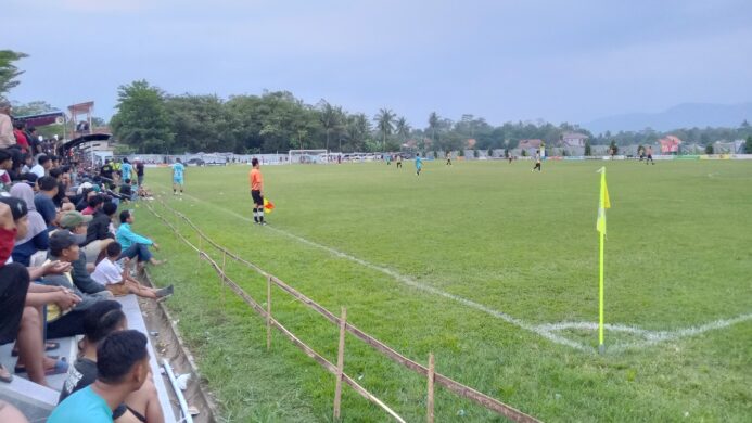 Pertandingan sepak bola babak semifinal Karangtengah Open 2025 pada Kamis 04 September 2025 (Foto Asep)