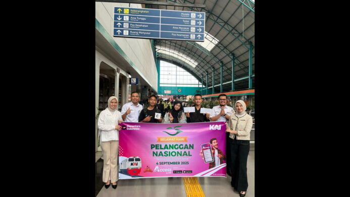 Hari Pelanggan Nasional 2025 KAI Divre III Palembang Sapa Langsung Penumpang di Stasiun Kertapati
