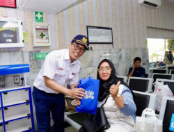 Hari Pelanggan Nasional, PT KAI Divre IV Tanjungkarang Gelar Kegiatan Sapa Pelanggan