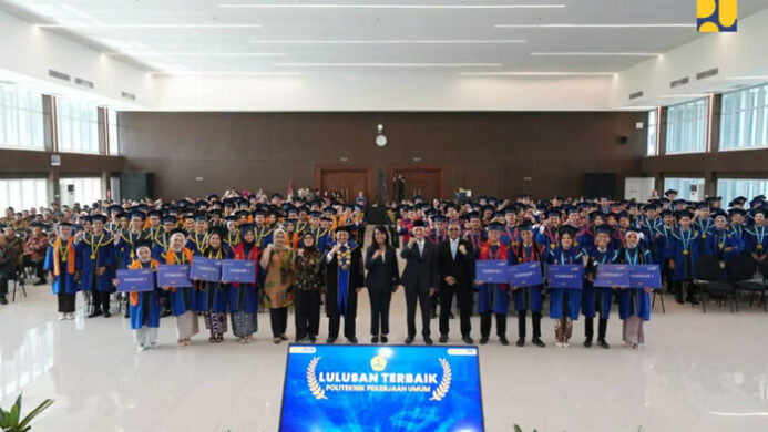 191 Lulusan Ahli Madya Teknik dari Poltek PU