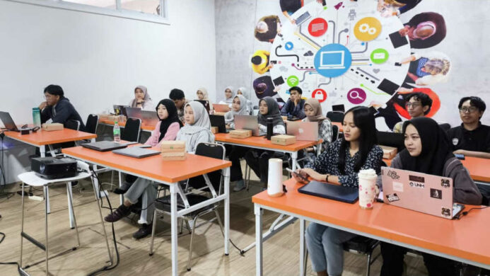 Telkom Hadirkan AI Connect di Makassar Dorong Peningkatan Skill Desain Kreatif dengan Advanced Prom