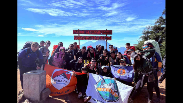 Dari Jakarta ke Dieng Pendaki BRIPALA DKI Jelajahi Keindahan Gunung Prau