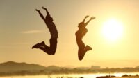 Bukan Cinta yang Menyiksa, Tapi Harapan yang Memenjarakan: Menyelami Tiga Level Hubungan Manusia