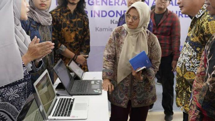 Dirut Telkom Mengunjungi Booth Startup Lokal Jogja