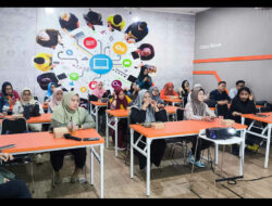30 UMKM di Makassar Ikuti Kelas Intensif Telkom x UrbanDigital Pelajari Strategi AI dan TikTok Live