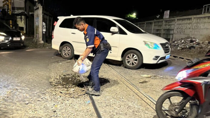 Perbaikan Jalur di Lintasan Sebidang
