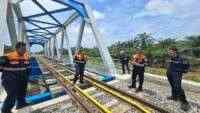 Siap Sambut Nataru, KAI Sumut Ganti Ribuan Bantalan Rel di Jembatan Kereta Api