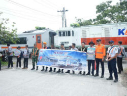 KAI dan KAI Bandara Bersama Railfans Edukasi Pengguna Jalan di Perlintasan Sebidang Binjai