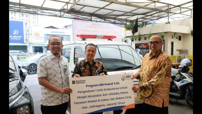 BRI Branch Office Jatinegara Region 6 Jakarta 1 Serahkan Satu Unit Mobil Ambulans untuk Masjid Abubakar Ash Shiddiq Otista