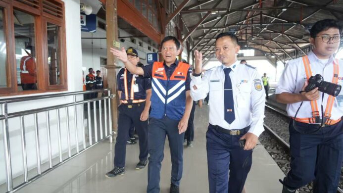 Pastikan Keandalan Prasarana dan Pelayanan Optimal Jelang Nataru 202526 KAI Bersama KNKT dan DJKA Kemenhub Lakukan Inspeksi
