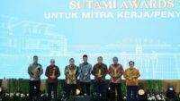 Kementerian Pekerjaan Umum Anugerahkan WSBP sebagai Penyedia Jasa Terbaik pada SUTAMI AWARD