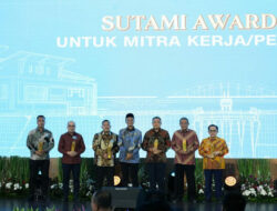 Kementerian Pekerjaan Umum Anugerahkan WSBP sebagai Penyedia Jasa Terbaik pada SUTAMI AWARD