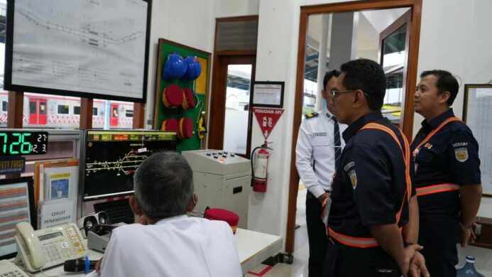 Pastikan Operasional KA Tetap Aman Memasuki Musim Penghujan dan Jelang Masa Nataru KAI Daop 6 Yogyakarta Lakukan Inspeksi Lintas