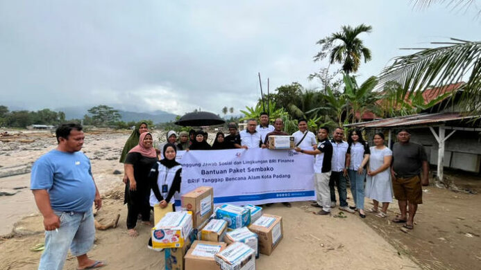 BRI Finance Salurkan Bantuan Bagi Warga Terdampak di Kota Medan dan Padang