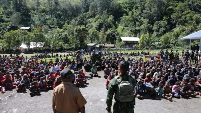 Jelang Natal Pangkogabwilhan III Hadiri Tradisi Bakar Batu di Tanah Papua