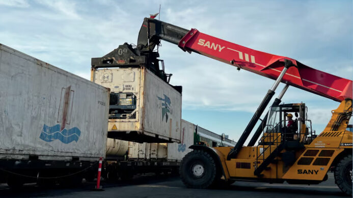 KAI Logistik Optimalkan KA Kontainer Reefer Jaga Distribusi Pangan Segar Selama Natal dan Tahun Baru