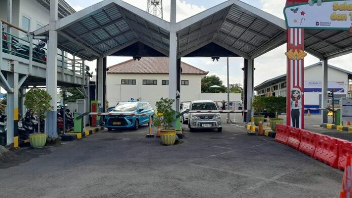 KAI Services Himbau Pengendara untuk Parkir di Area Parkir Resmi
