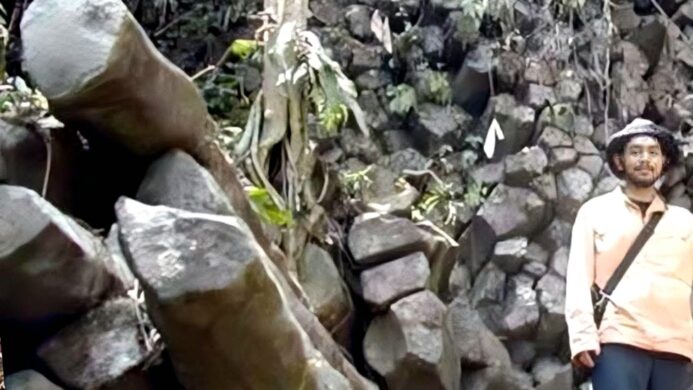 Batu Pabahanan Purba Gunung Padang Salebu Majenang