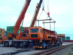 KAI Logistik Sukses Dukung Perawatan Jalur KA Melalui Pengiriman Multi Tie Tamper ke Kuala Tanjung