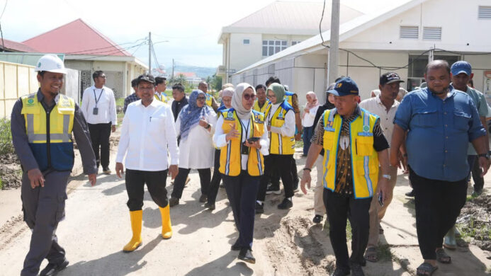 Kementerian PU Membersihkan Lumpur di RSUD Pidie Jaya Pascabencana Aceh