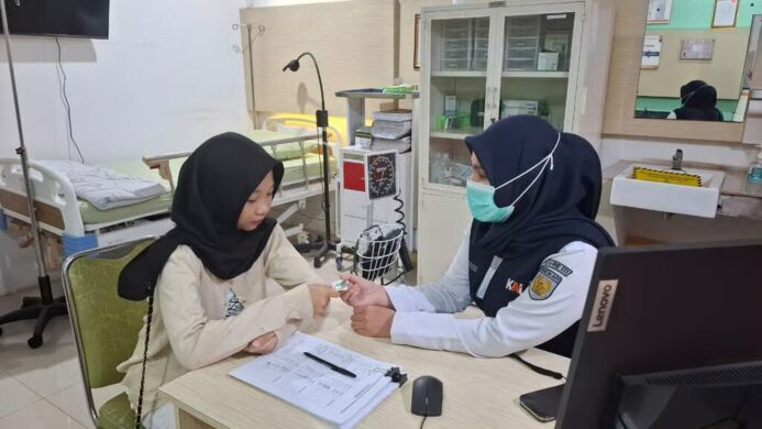 Pos Kesehatan Stasiun Penumpang KAI Divre III Pastikan Layanan Kesehatan Pelanggan dan Petugas Tetap Optimal