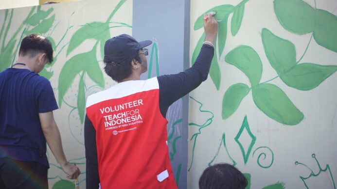 BINUS @Malang Percantik Pesona Aji Saptorenggo Lewat Program Mural Kolaboratif BINUSIAN Plants Hope