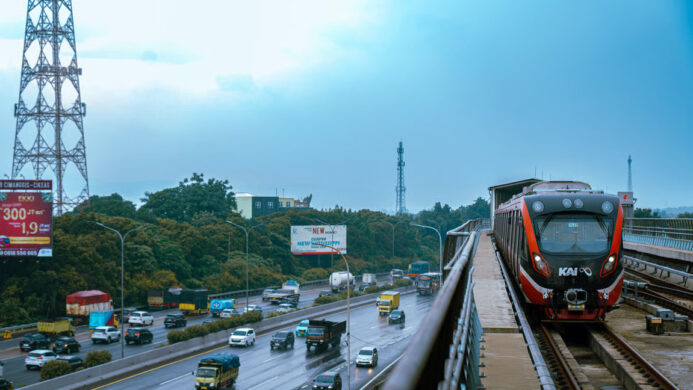 LRT Jabodebek Jadi Penghubung Mobilitas Harian