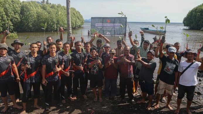 Kogabwilhan III menanam 1 000 pohon mangrove di Pantai Gambesi (2)