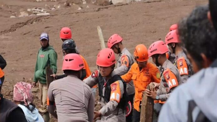 Bantu Operasi SAR Tanah Longsor di Bandung Barat, Basarnas Kantor SAR Cilacap Berangkatkan Rescuer dan Peralatan