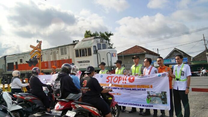 Bantu Operasi SAR Tanah Longsor di Bandung Barat, Basarnas Kantor SAR Cilacap Berangkatkan Rescuer dan Peralatan