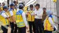 Tinjau Penanganan Longsor di Cisarua, Menteri Dody Instruksikan Balai Kementerian PU di Jawa Barat Siaga Penuh Dukung Evakuasi Longsor Cisarua