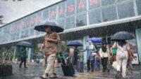 Musim Hujan, KAI Daop 1 Jakarta Bagikan Tips Naik Kereta Api agar Perjalanan Tetap Aman dan Nyaman